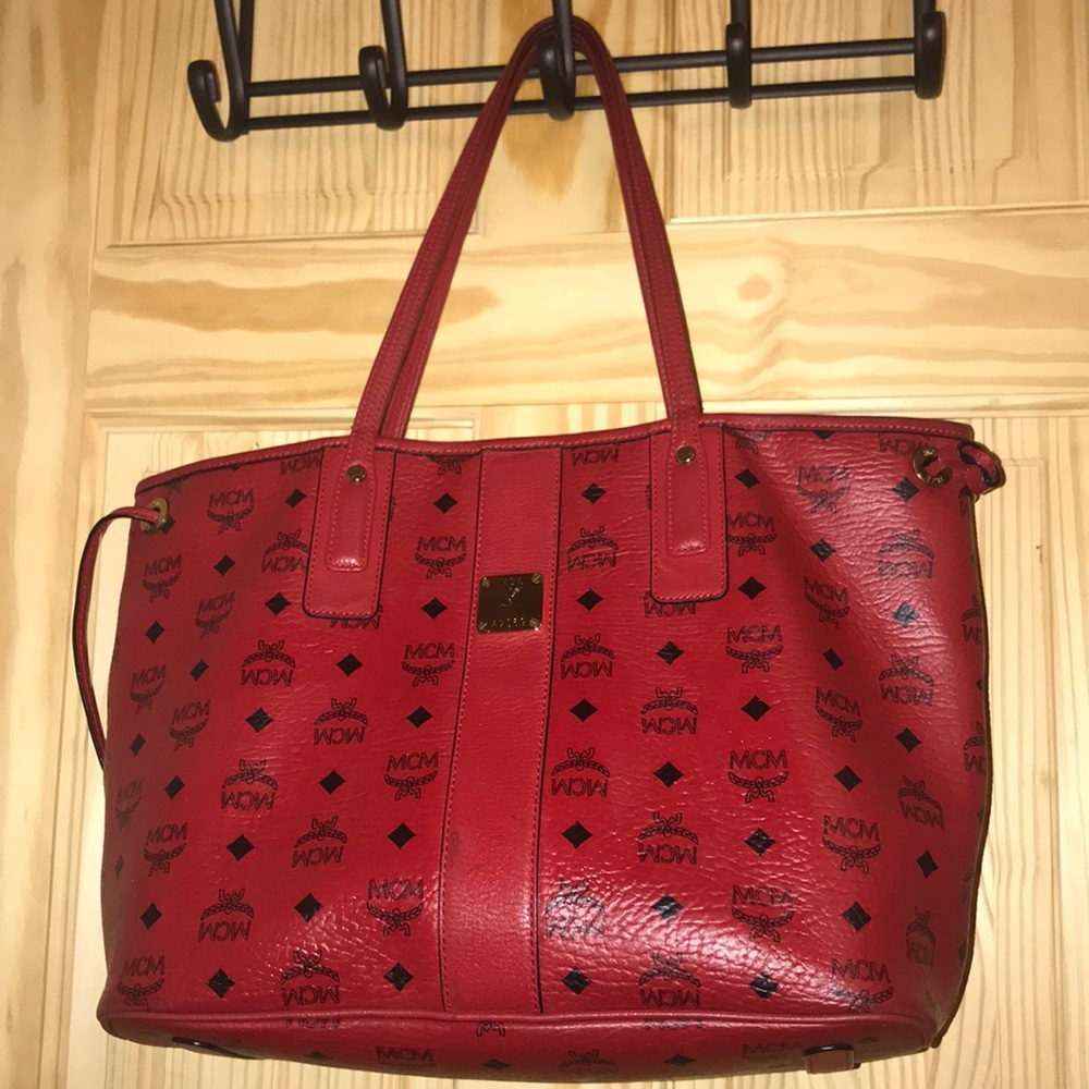 ‼️Authentic Red MCM Liz Reversible Tote‼️